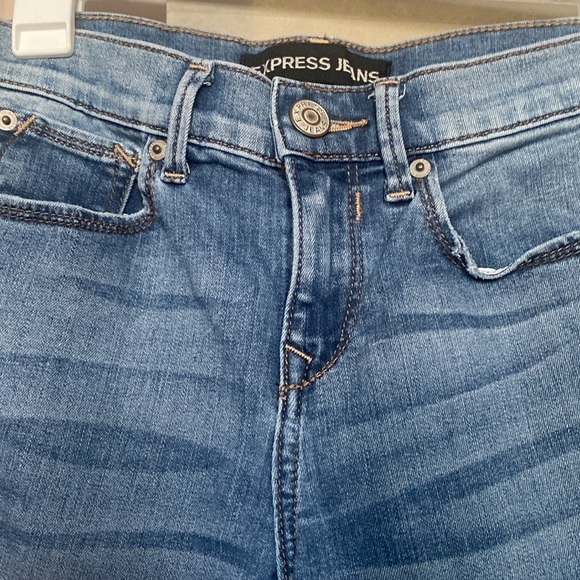 Express Jeans Roses Embroidered on the side, Ankle, Mid Rise and lace top. - Picture 5 of 5